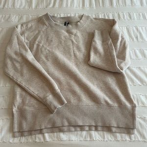 Kirkland Women’s Light Grey Crewneck Sweatshirt